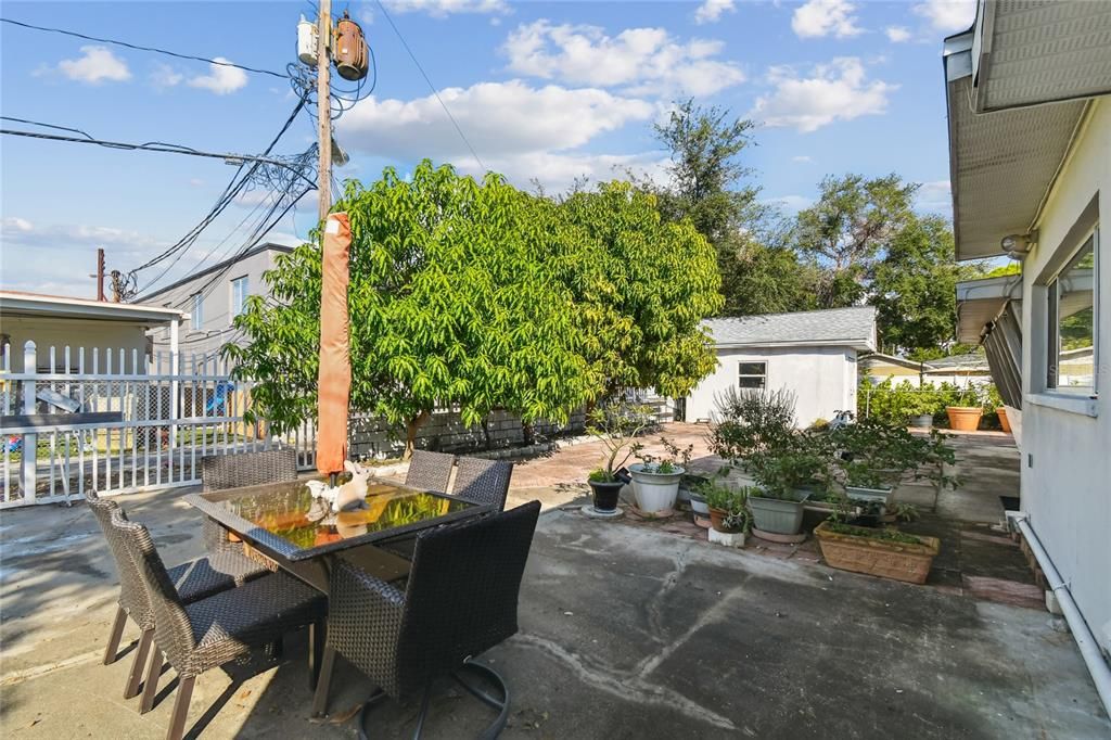 For Sale: $579,000 (3 beds, 2 baths, 1637 Square Feet)