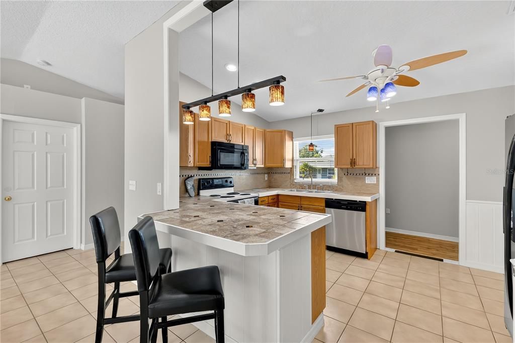 For Sale: $325,000 (3 beds, 2 baths, 1222 Square Feet)