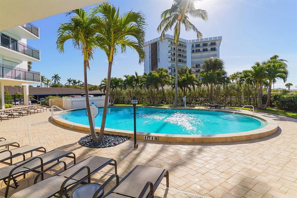 For Sale: $1,645,000 (2 beds, 1 baths, 1389 Square Feet)