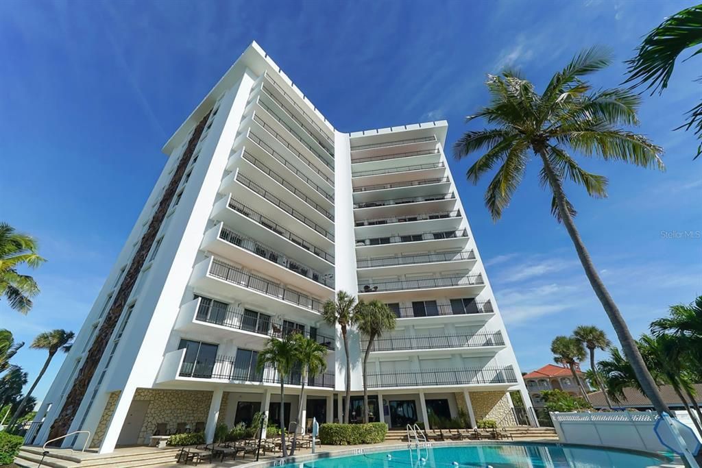 For Sale: $1,645,000 (2 beds, 1 baths, 1389 Square Feet)