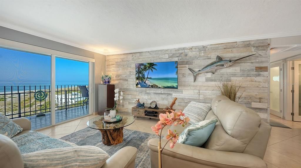 For Sale: $1,645,000 (2 beds, 1 baths, 1389 Square Feet)