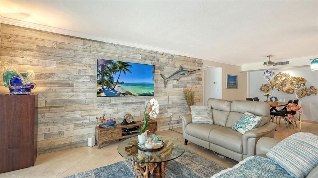 For Sale: $1,645,000 (2 beds, 1 baths, 1389 Square Feet)