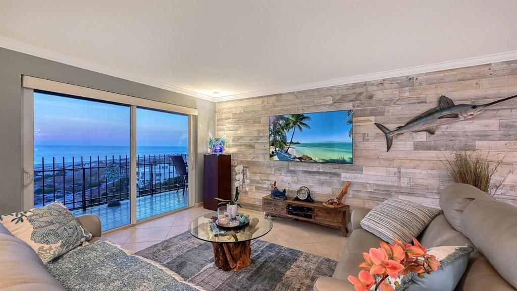 For Sale: $1,645,000 (2 beds, 1 baths, 1389 Square Feet)