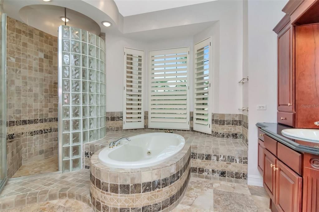 待售: $4,500,000 (5 贝兹, 5 浴室, 4124 平方英尺)