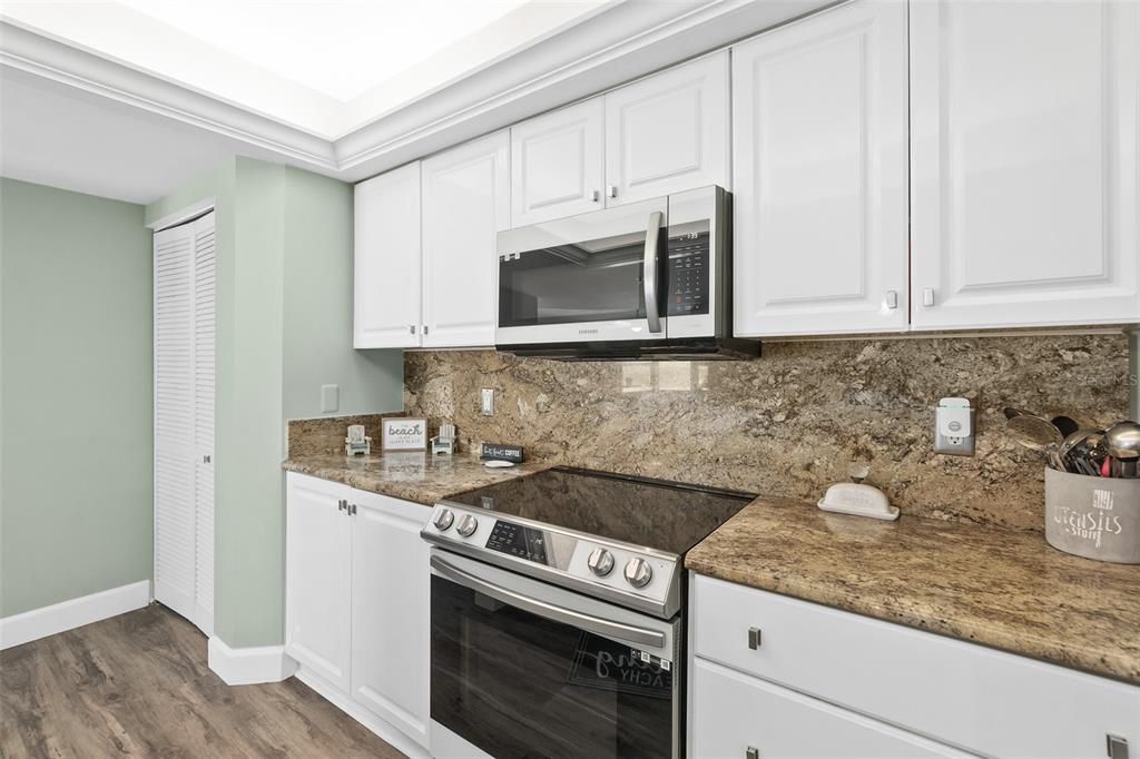 На продажу: $799,900 (3 спален, 3 ванн, 2280 Квадратных фут)