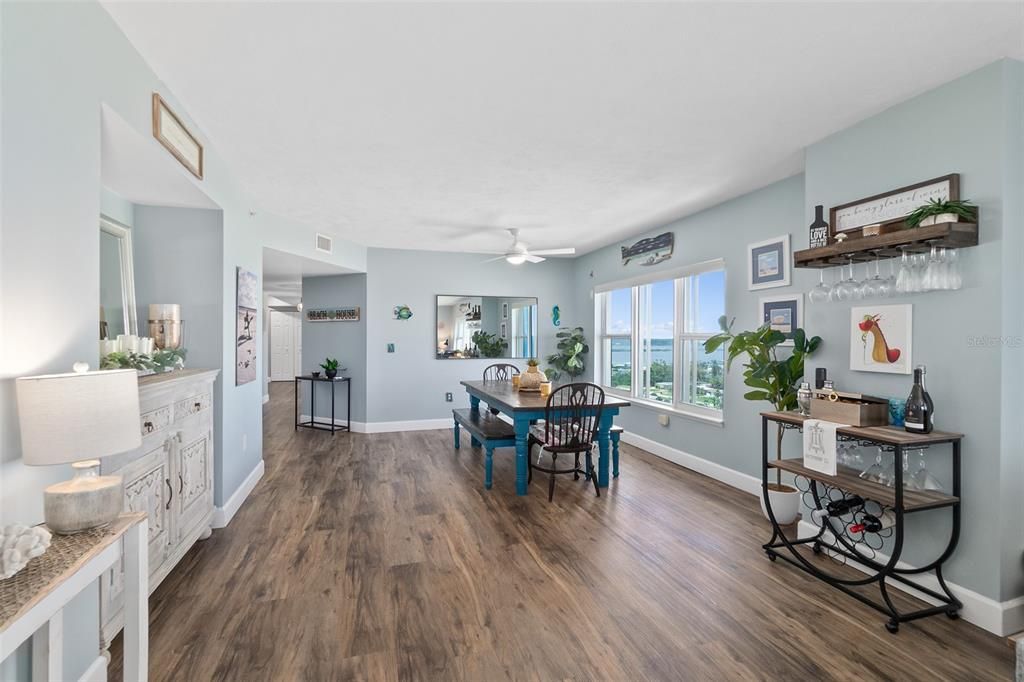 На продажу: $799,900 (3 спален, 3 ванн, 2280 Квадратных фут)