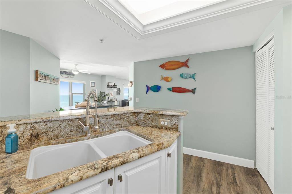 На продажу: $799,900 (3 спален, 3 ванн, 2280 Квадратных фут)