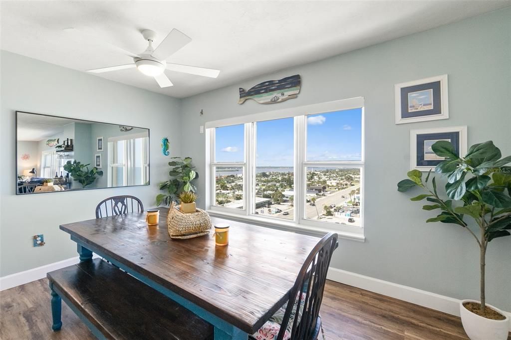 На продажу: $799,900 (3 спален, 3 ванн, 2280 Квадратных фут)