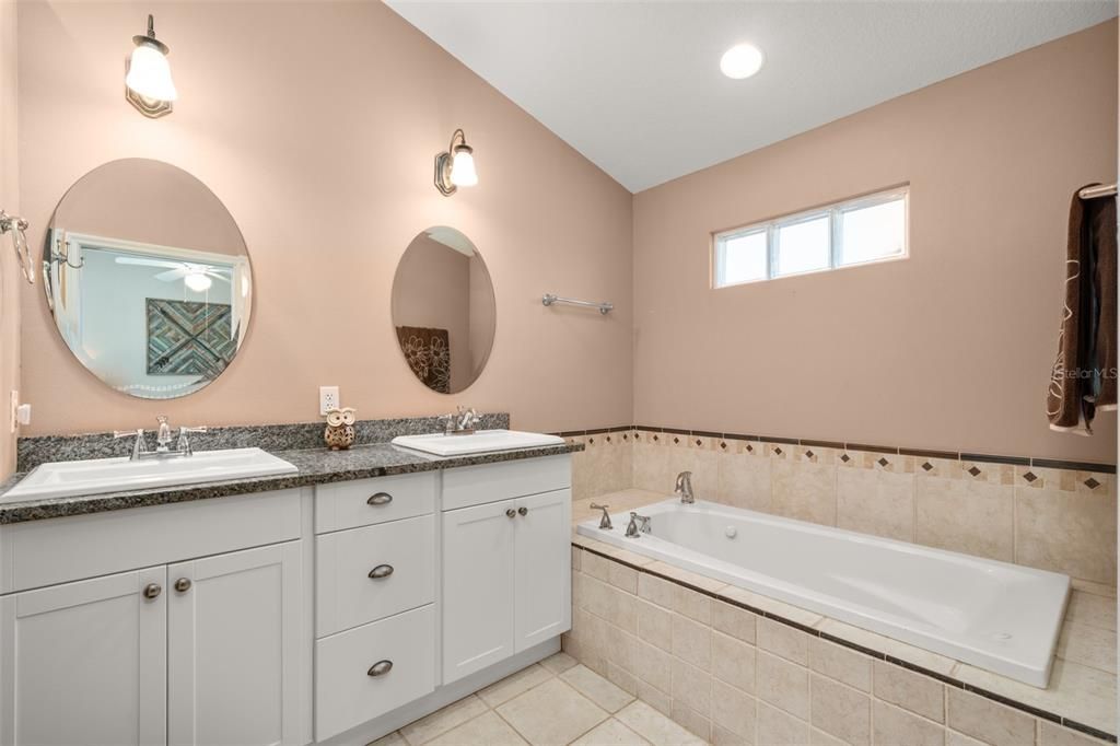 For Sale: $265,000 (3 beds, 2 baths, 1254 Square Feet)