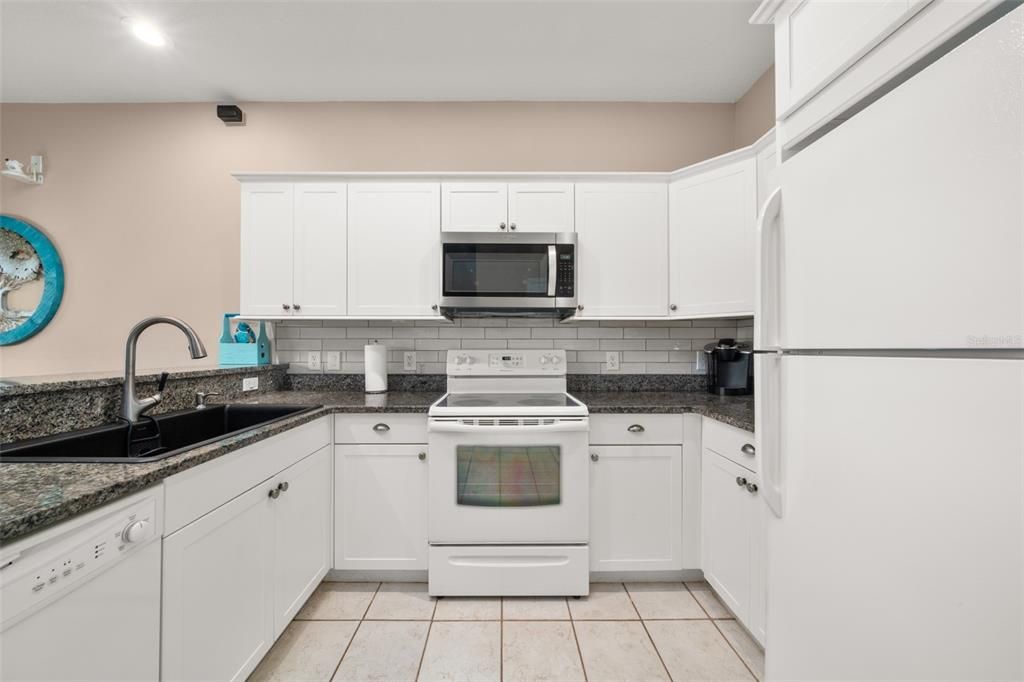 For Sale: $265,000 (3 beds, 2 baths, 1254 Square Feet)