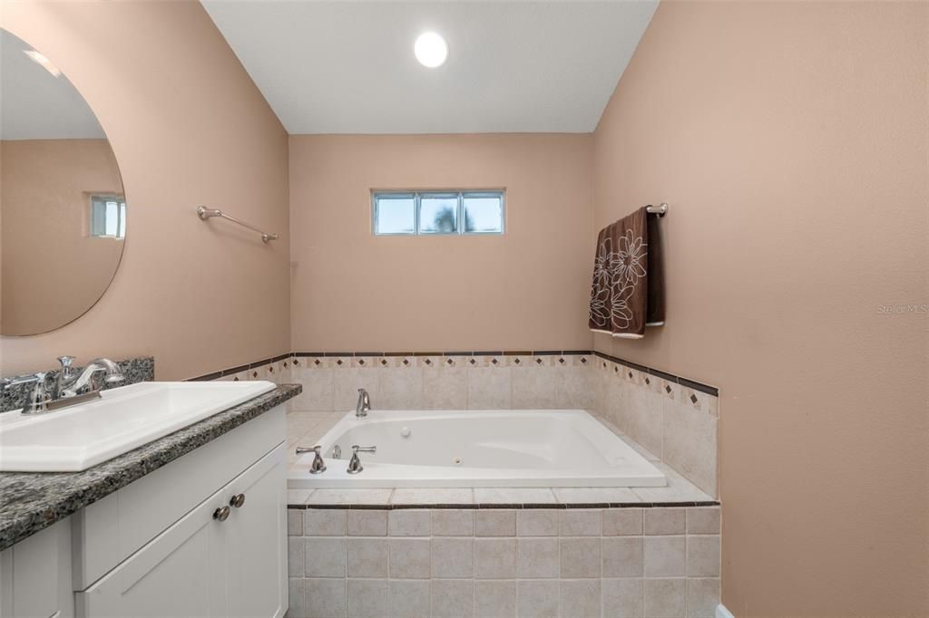 For Sale: $265,000 (3 beds, 2 baths, 1254 Square Feet)