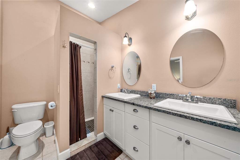 For Sale: $265,000 (3 beds, 2 baths, 1254 Square Feet)