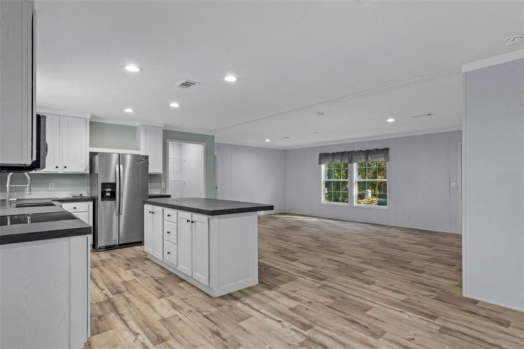 En Venta: $250,000 (4 camas, 2 baños, 1843 Pies cuadrados)