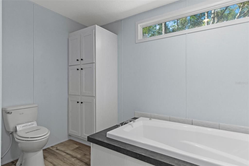 En Venta: $250,000 (4 camas, 2 baños, 1843 Pies cuadrados)