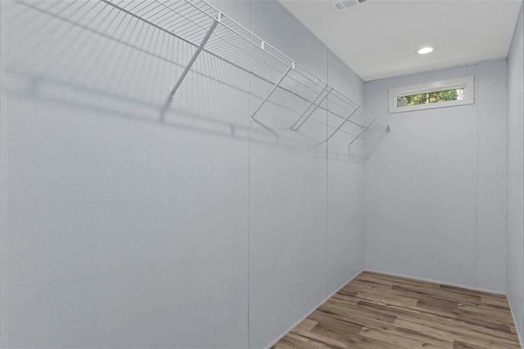 En Venta: $250,000 (4 camas, 2 baños, 1843 Pies cuadrados)