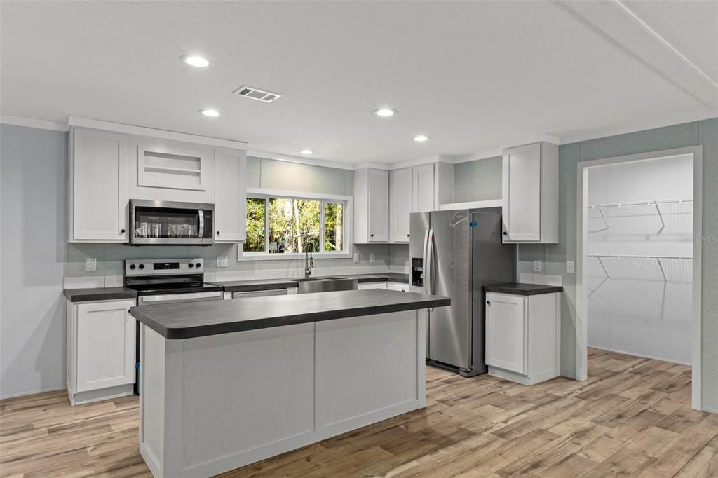 En Venta: $250,000 (4 camas, 2 baños, 1843 Pies cuadrados)