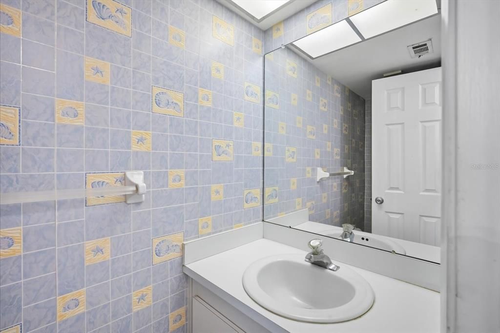 待售: $169,900 (1 贝兹, 1 浴室, 920 平方英尺)