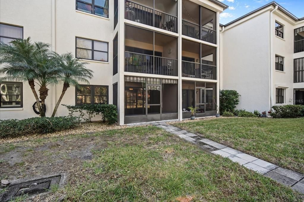 待售: $169,900 (1 贝兹, 1 浴室, 920 平方英尺)