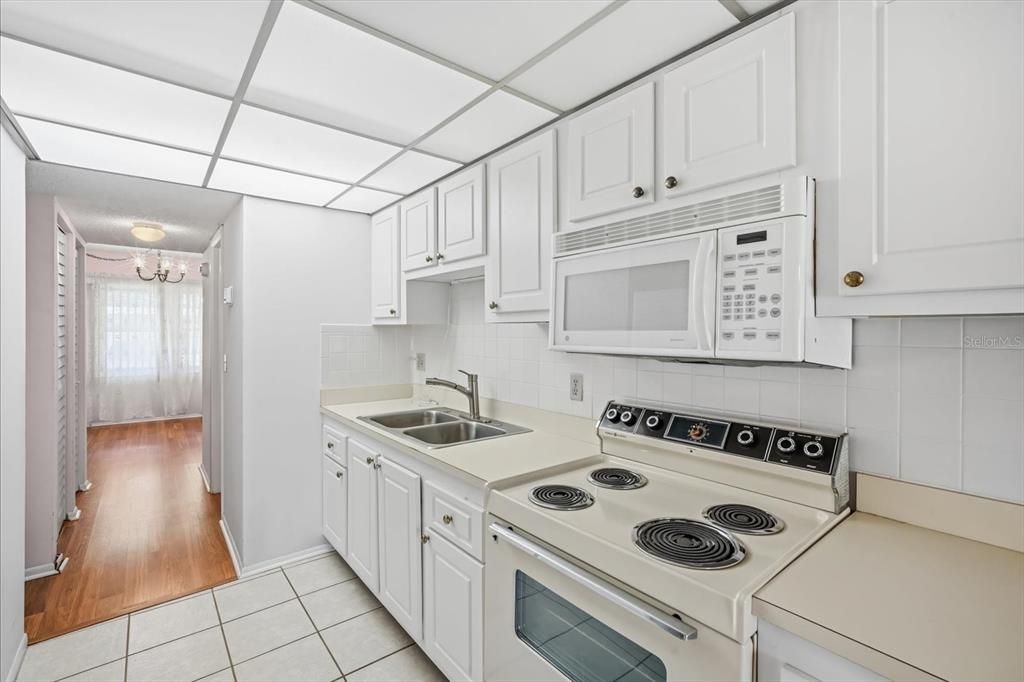 待售: $169,900 (1 贝兹, 1 浴室, 920 平方英尺)