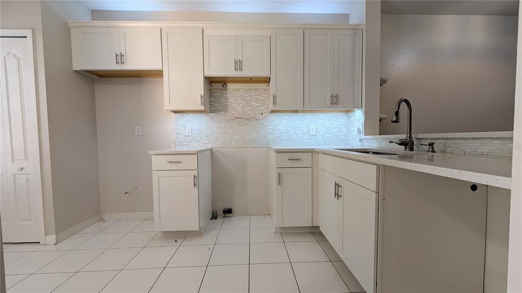 For Sale: $259,900 (2 beds, 2 baths, 1184 Square Feet)