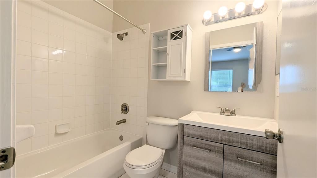 For Sale: $259,900 (2 beds, 2 baths, 1184 Square Feet)