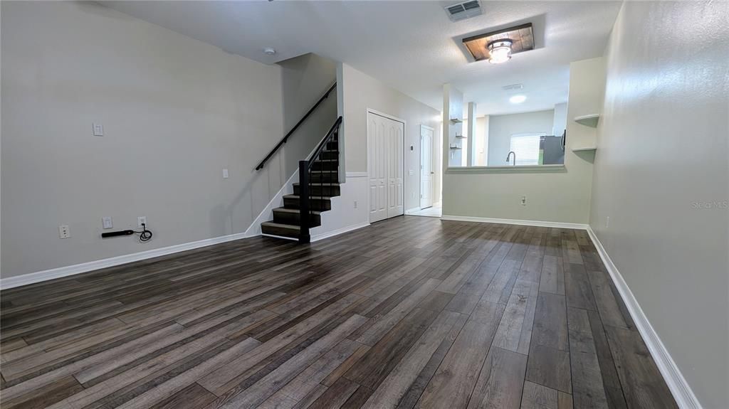 For Sale: $259,900 (2 beds, 2 baths, 1184 Square Feet)