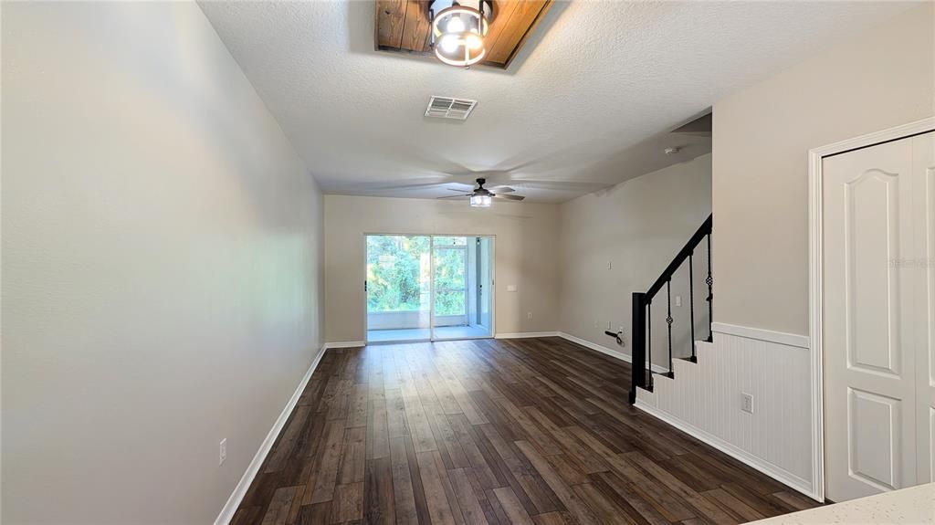 For Sale: $259,900 (2 beds, 2 baths, 1184 Square Feet)