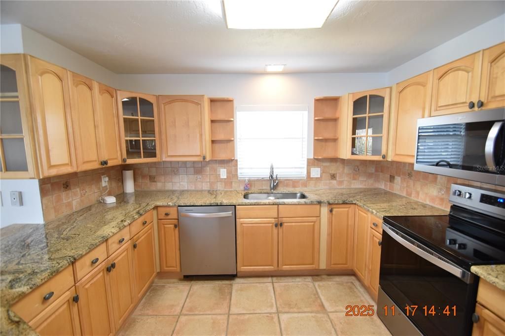 For Rent: $3,995 (3 beds, 2 baths, 2497 Square Feet)