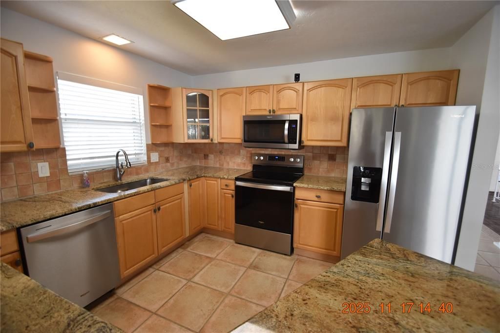 For Rent: $3,995 (3 beds, 2 baths, 2497 Square Feet)