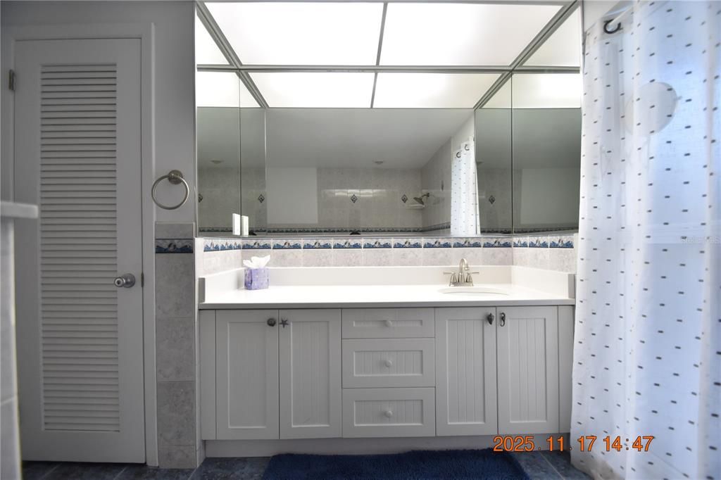 For Rent: $3,995 (3 beds, 2 baths, 2497 Square Feet)