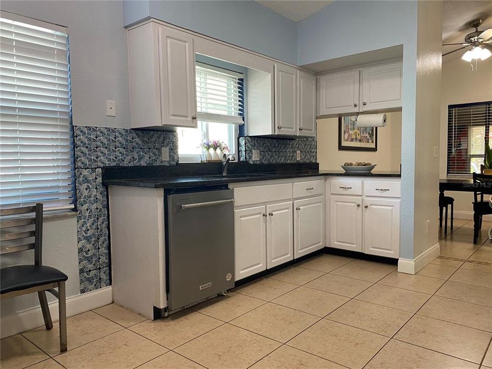 For Sale: $425,000 (3 beds, 2 baths, 1324 Square Feet)