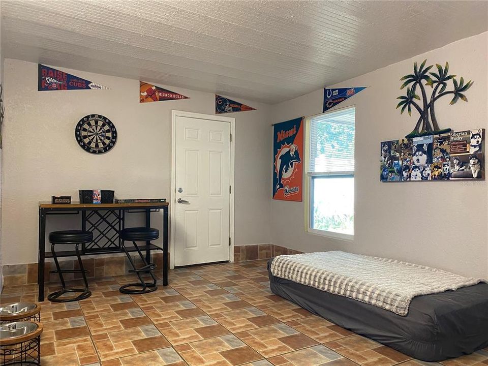 For Sale: $425,000 (3 beds, 2 baths, 1324 Square Feet)