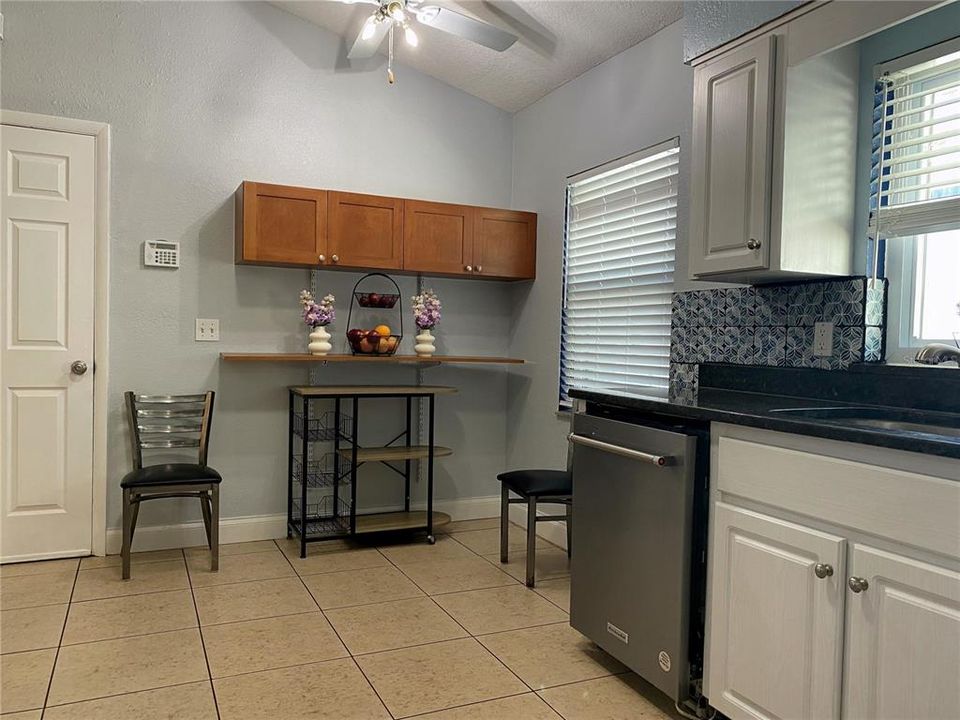 For Sale: $425,000 (3 beds, 2 baths, 1324 Square Feet)