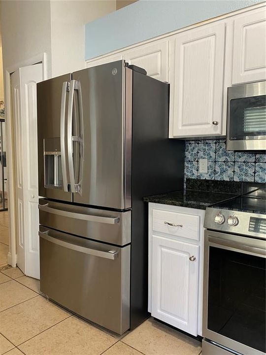 For Sale: $425,000 (3 beds, 2 baths, 1324 Square Feet)