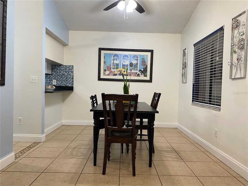 For Sale: $425,000 (3 beds, 2 baths, 1324 Square Feet)