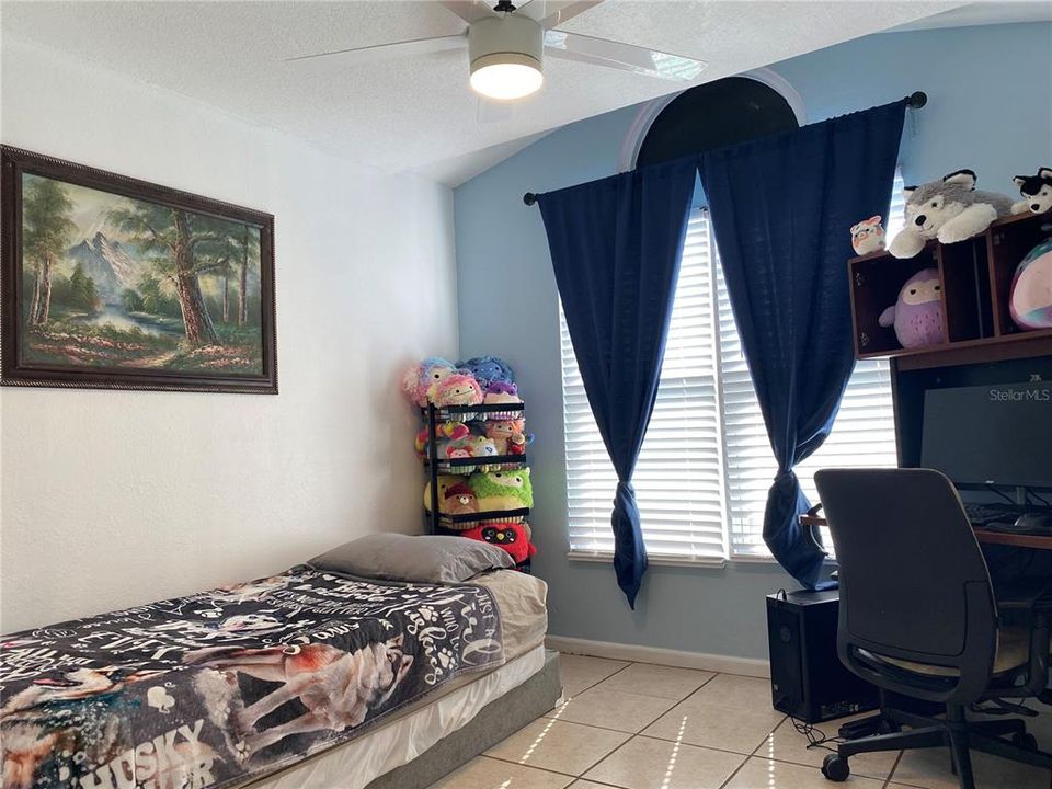 For Sale: $425,000 (3 beds, 2 baths, 1324 Square Feet)