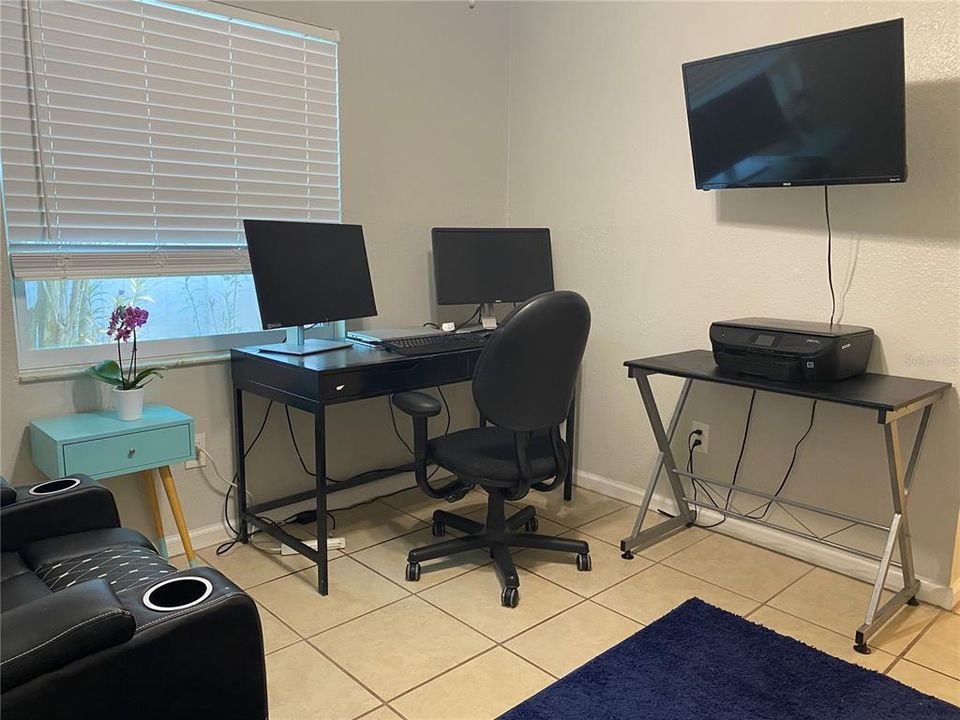 For Sale: $425,000 (3 beds, 2 baths, 1324 Square Feet)