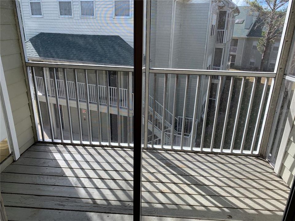 For Rent: $1,400 (1 beds, 1 baths, 1037 Square Feet)