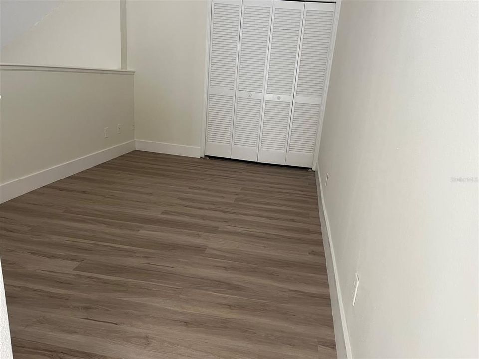 For Rent: $1,400 (1 beds, 1 baths, 1037 Square Feet)