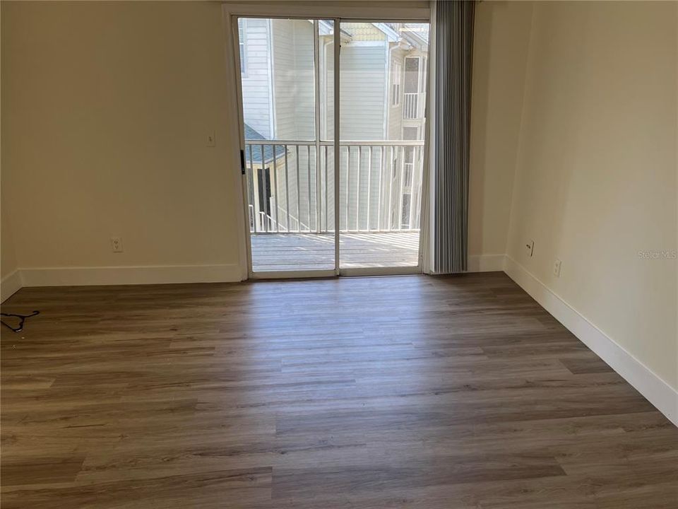 For Rent: $1,400 (1 beds, 1 baths, 1037 Square Feet)
