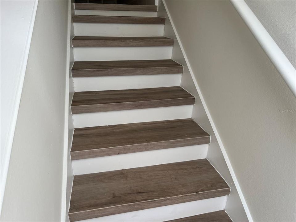 For Rent: $1,400 (1 beds, 1 baths, 1037 Square Feet)