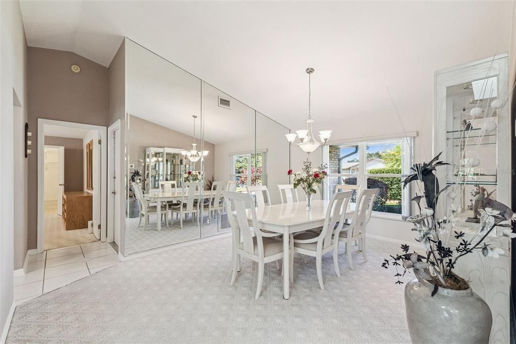 Под контрактом: $325,000 (3 спален, 2 ванн, 1558 Квадратных фут)