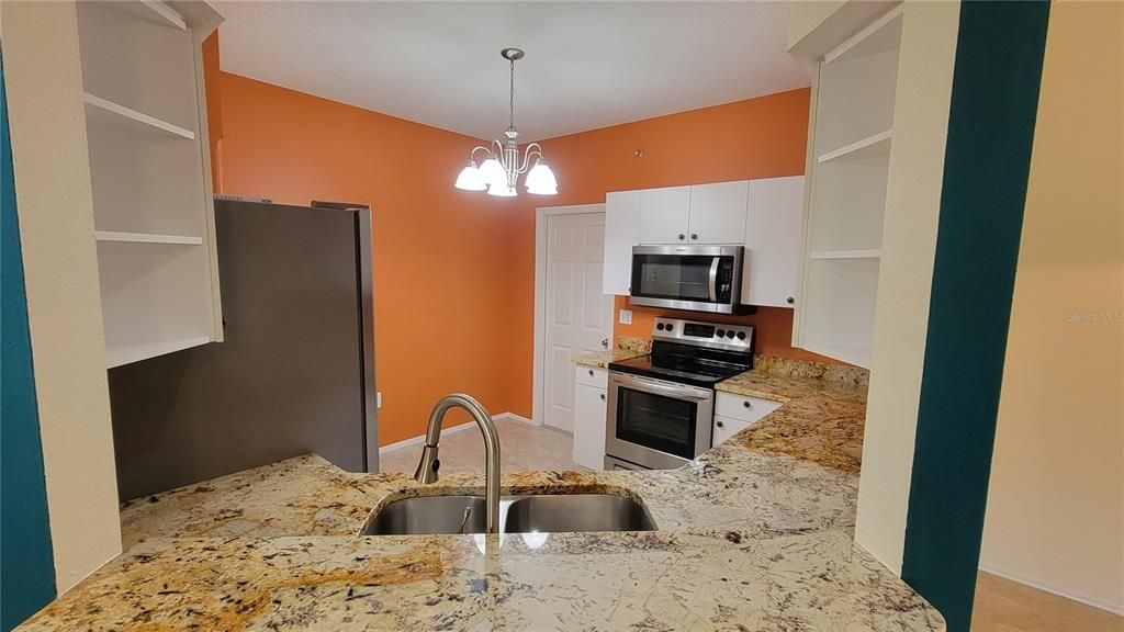 For Sale: $218,900 (2 beds, 2 baths, 1004 Square Feet)