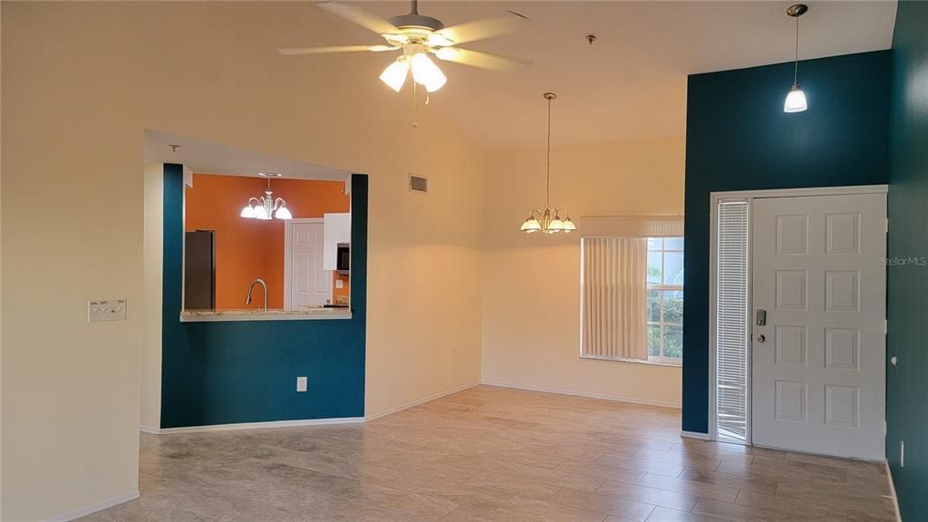 For Sale: $218,900 (2 beds, 2 baths, 1004 Square Feet)