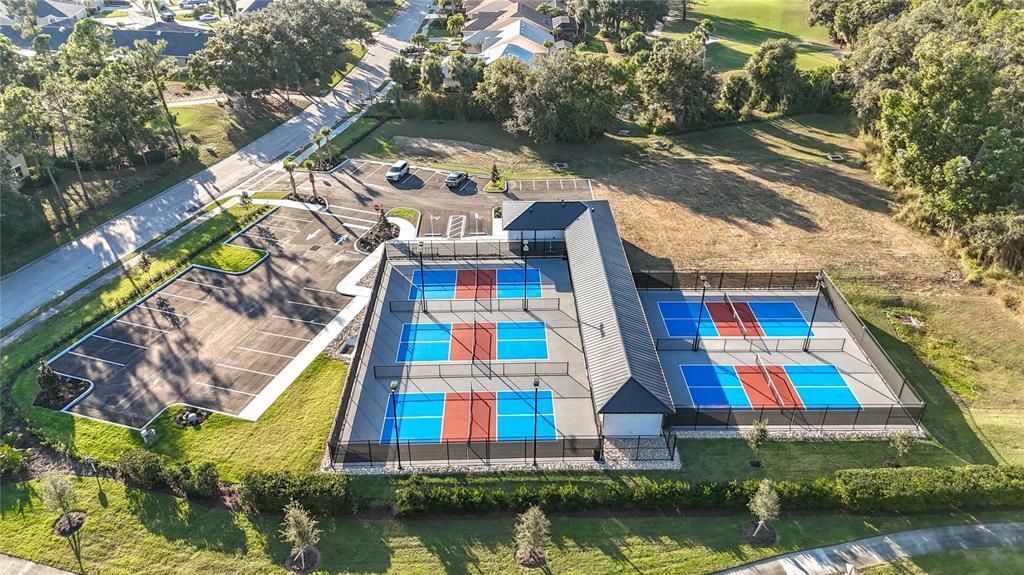 For Sale: $218,900 (2 beds, 2 baths, 1004 Square Feet)