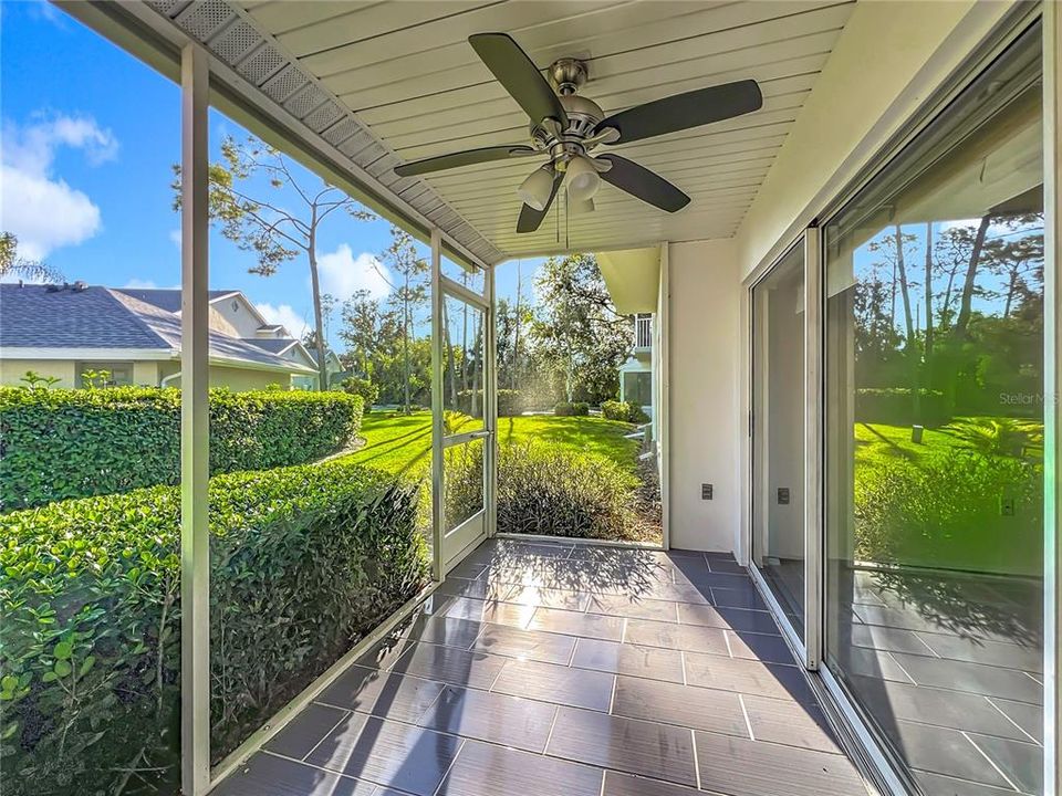 For Sale: $218,900 (2 beds, 2 baths, 1004 Square Feet)