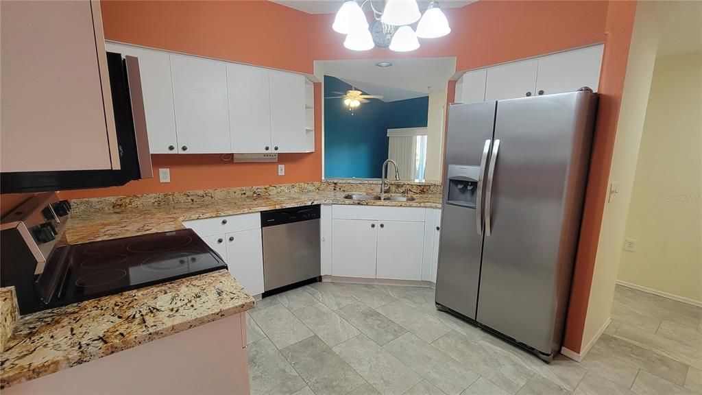 For Sale: $218,900 (2 beds, 2 baths, 1004 Square Feet)