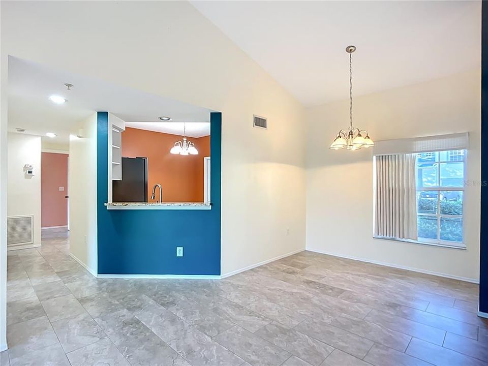 For Sale: $218,900 (2 beds, 2 baths, 1004 Square Feet)