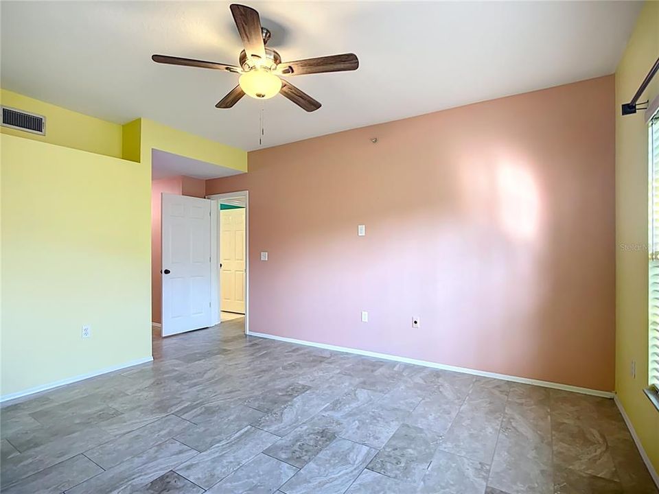 For Sale: $218,900 (2 beds, 2 baths, 1004 Square Feet)