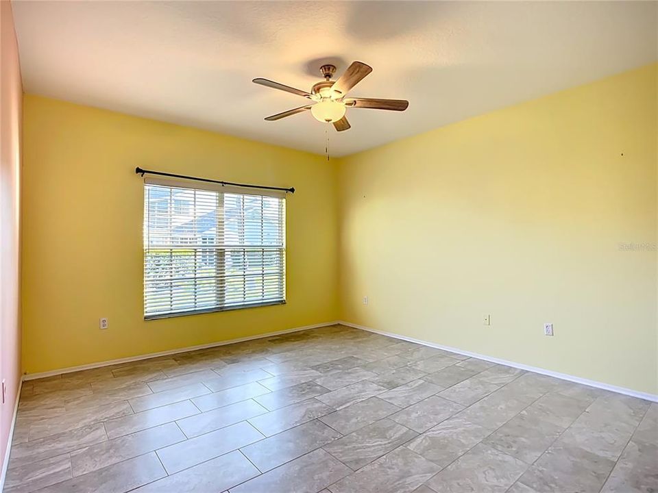 For Sale: $218,900 (2 beds, 2 baths, 1004 Square Feet)